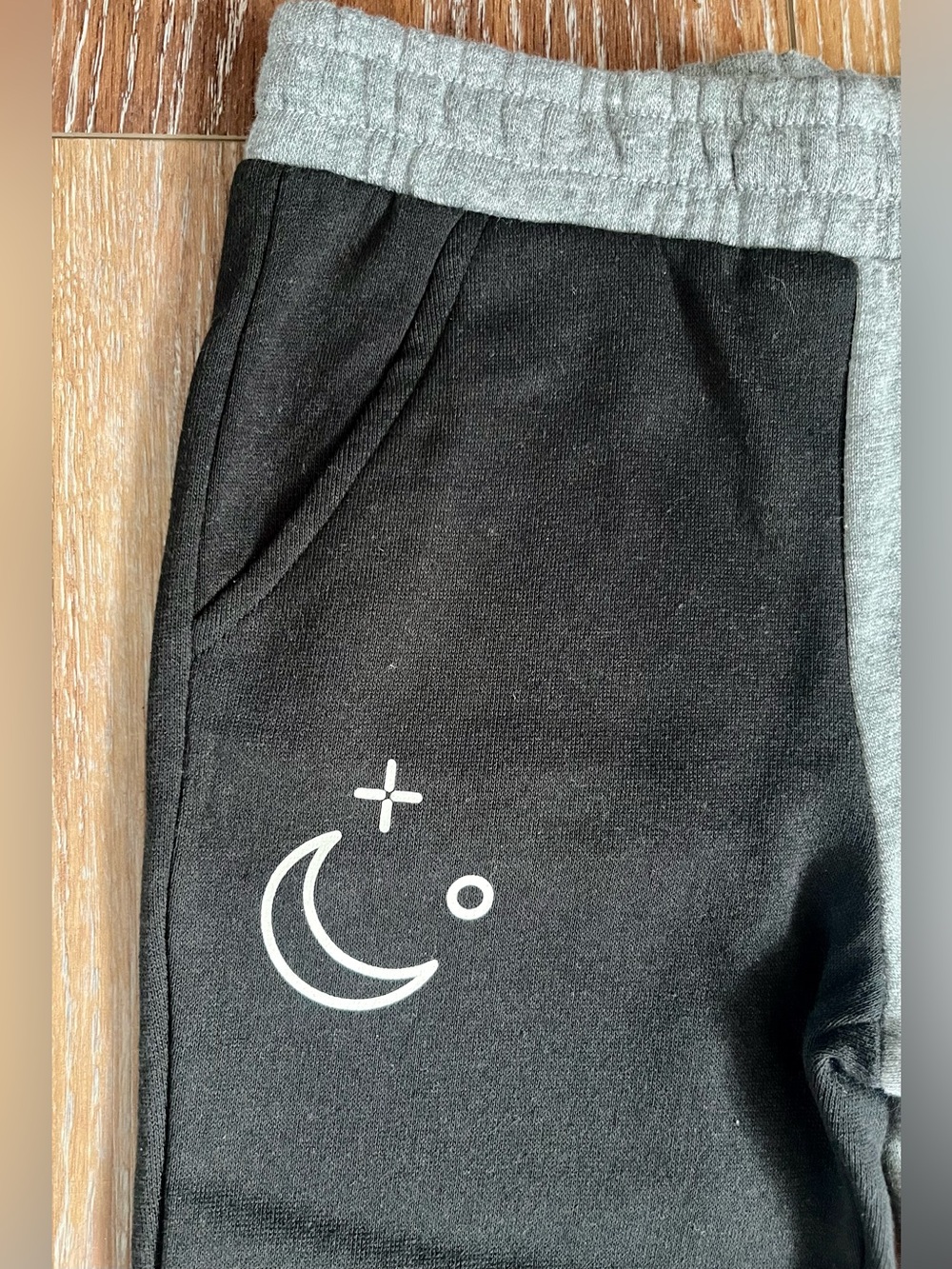 Disney’s Jack Skellington Glow in the Dark Fleece Sweat Suit Size 3T - Picture 3 of 10